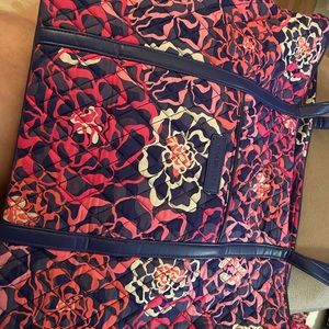 2 pc Lg Vera Bradley tote w/9 pockets w/pen pouch